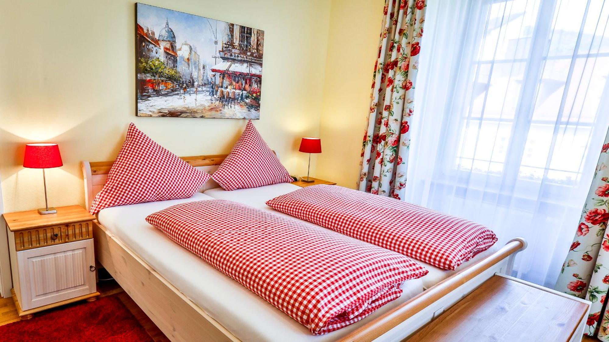 Hotel Zum Goldenen Loewen Baden-Baden Habitación foto
