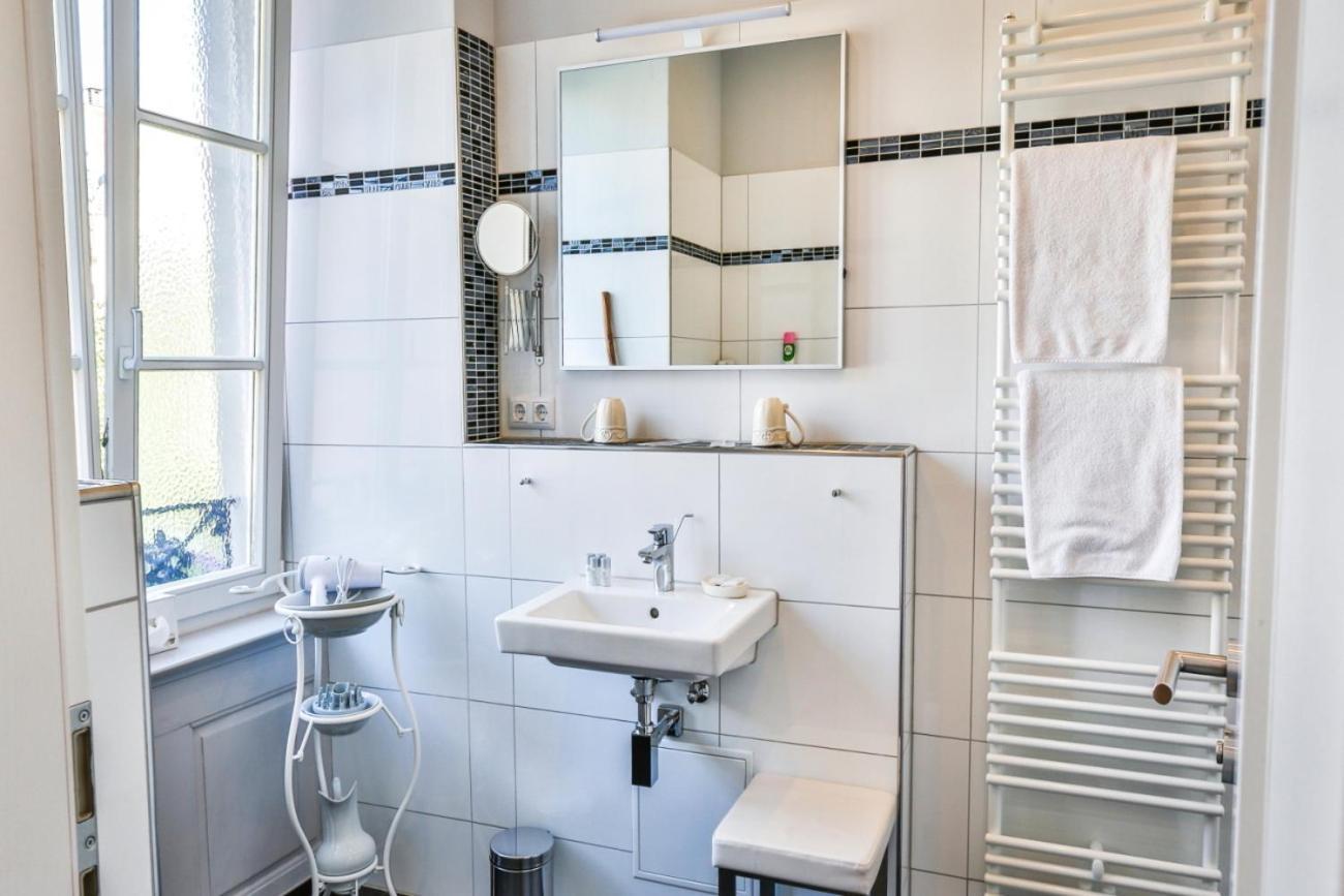 Hotel Zum Goldenen Loewen Baden-Baden Habitación foto