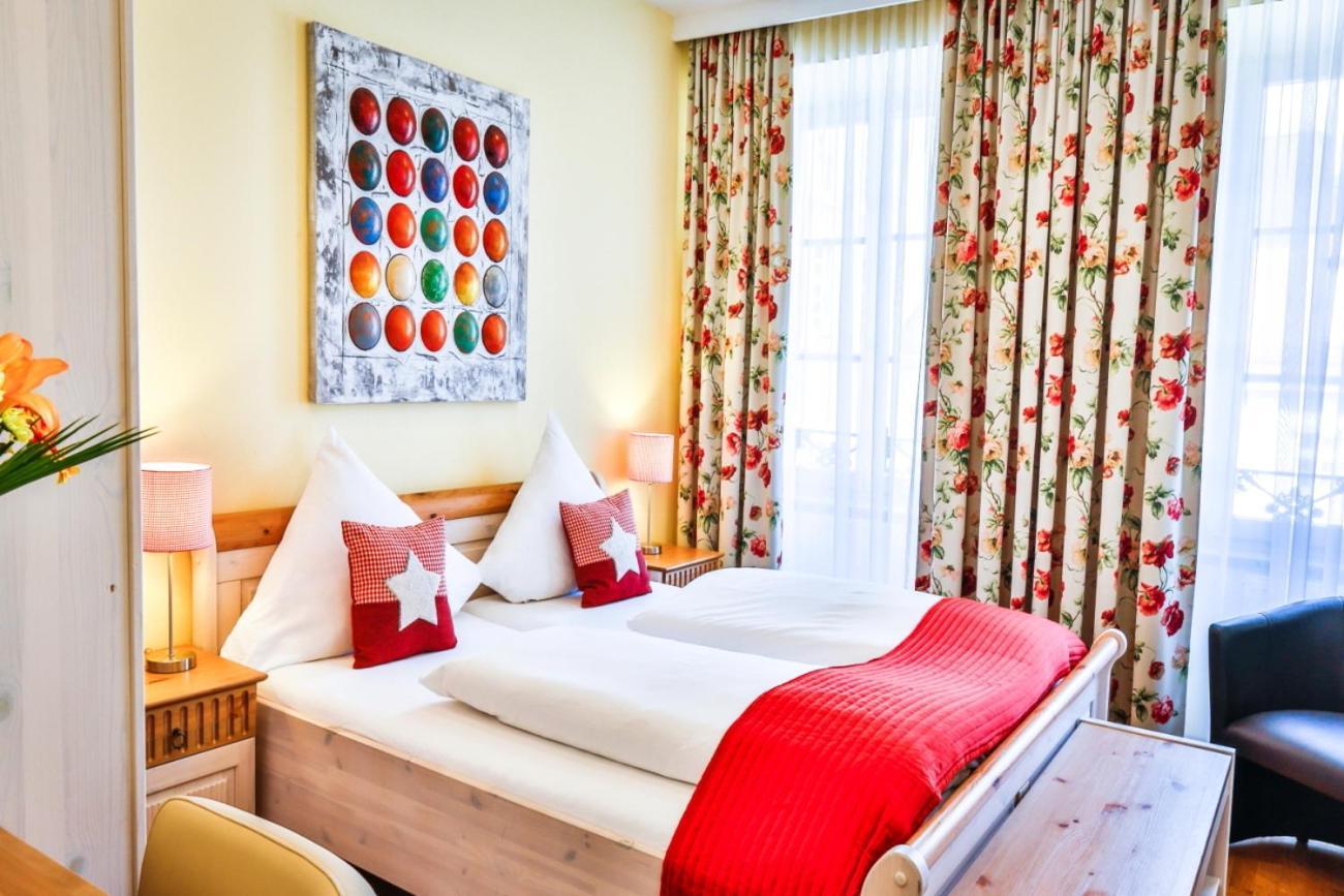 Hotel Zum Goldenen Loewen Baden-Baden Habitación foto
