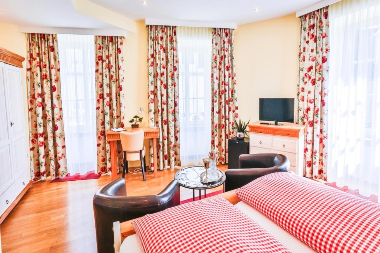 Hotel Zum Goldenen Loewen Baden-Baden Habitación foto